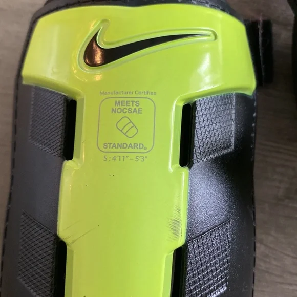 Boys Nike Shin Guards - Picture 4 of 4